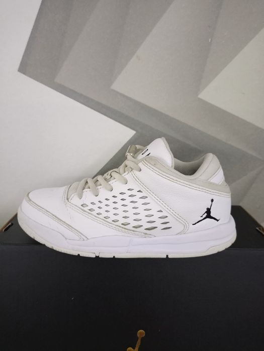 Buty sportowe Nike Air Jordan Flight rozmiar 28 chłopięce
