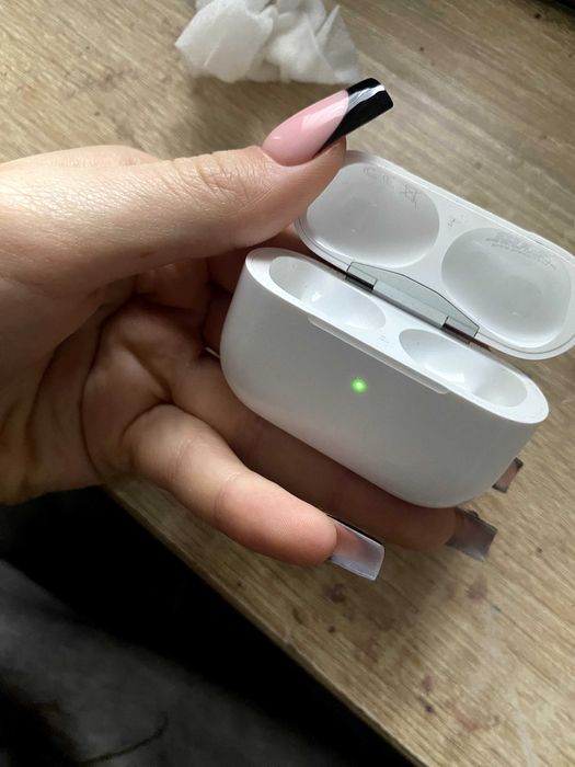 кейс от аирподсов оригинальный