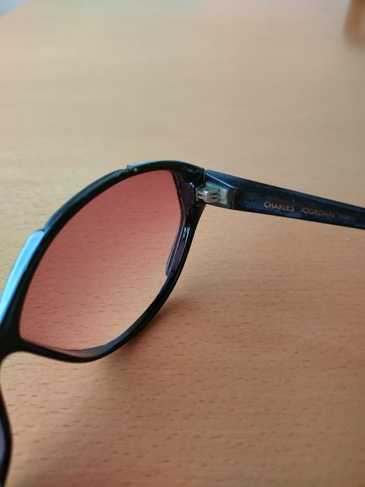 Conjunto de óculos de sol vintage.