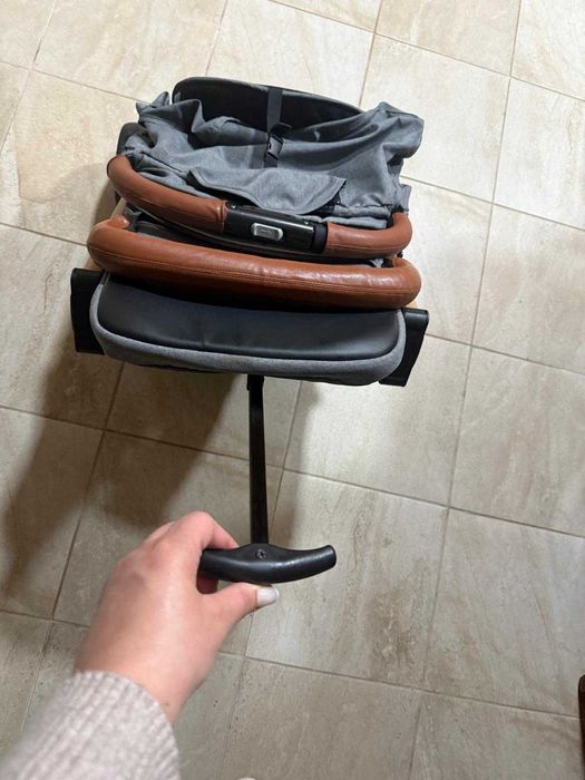 Carrinho de bebé de passeio – Pouco uso | Fecha e transforma-se em trolley de viagem