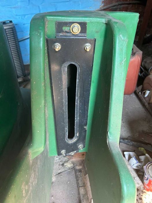Дільник (правий + лівий ) жатки John Deere Б/В   (в м. Біла Церква Київська область)