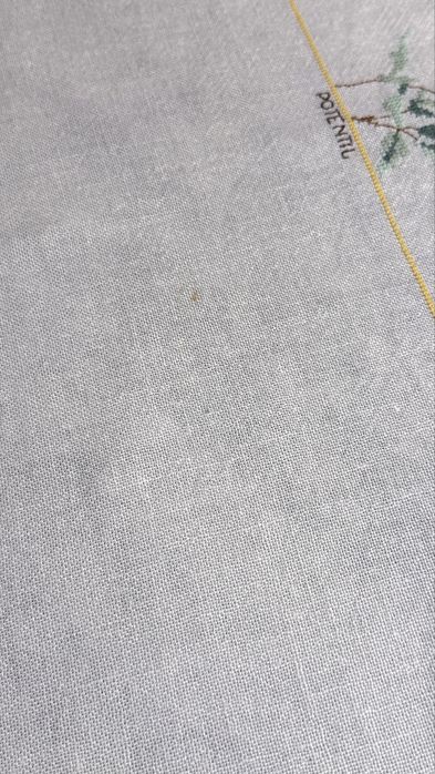 Obrus lniany z haftem krzyżykowym, kwiatowy wzór,  rękodzieło