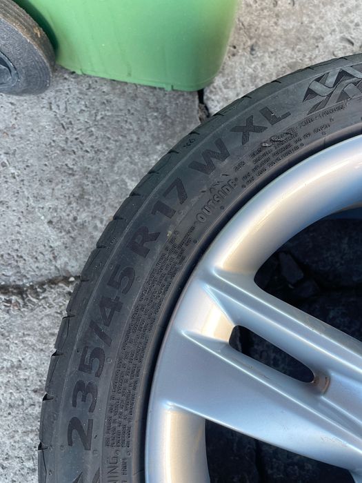 Шини.    235/45/17