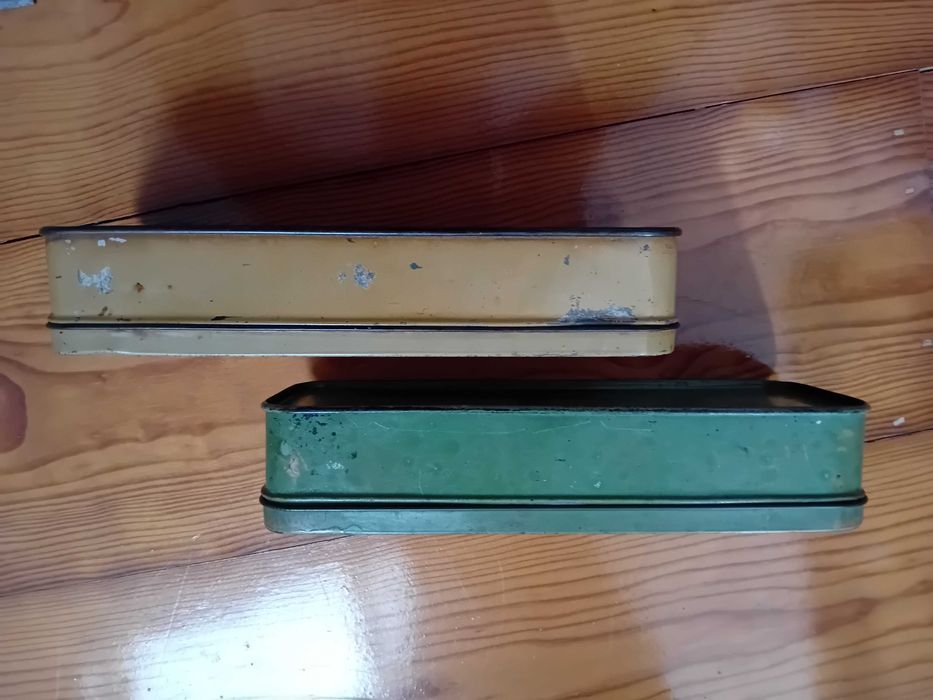 Lote 5 latas e 2 chapas antigas