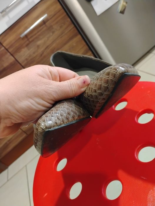 Szpilki 39            .