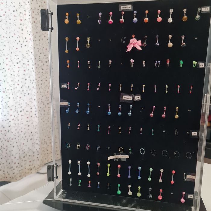 Expositor + 200 piercings