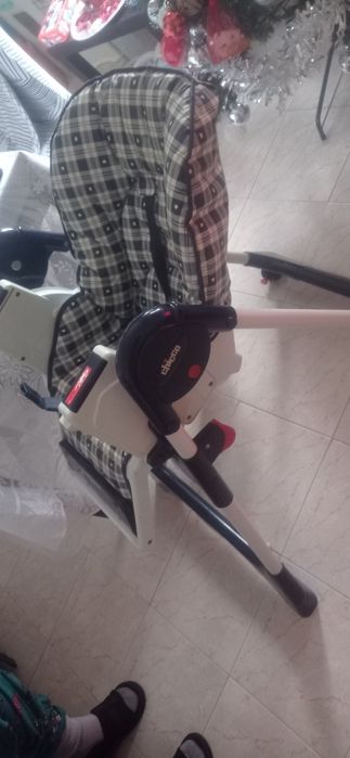 Cadeira de refeição vs espreguiçadeira bebé