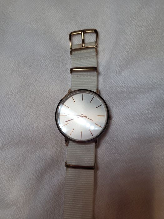 Часы женские наручные кварцевые