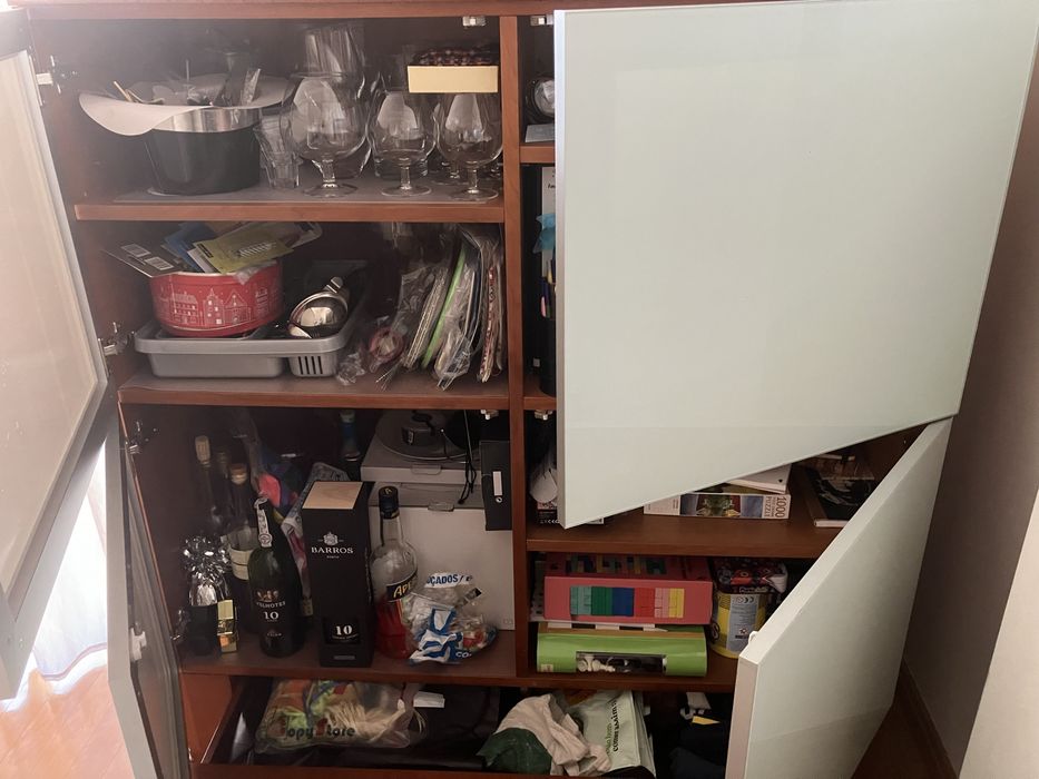 Aparador vidro e madeira