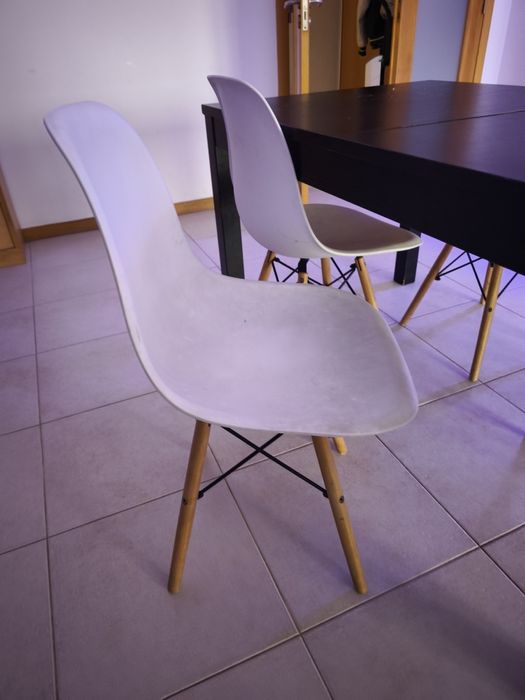 Mesa cozinha e 3 cadeiras.