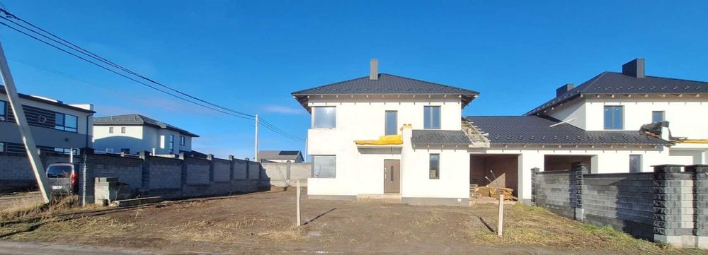 Котедж 165 кв. м з гаражем та ділянкою 4,8 соток