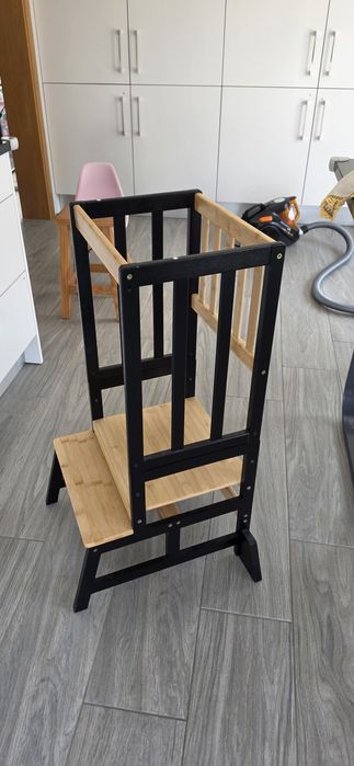 Torre de aprendizagem Montessori da marca COSYLAND.