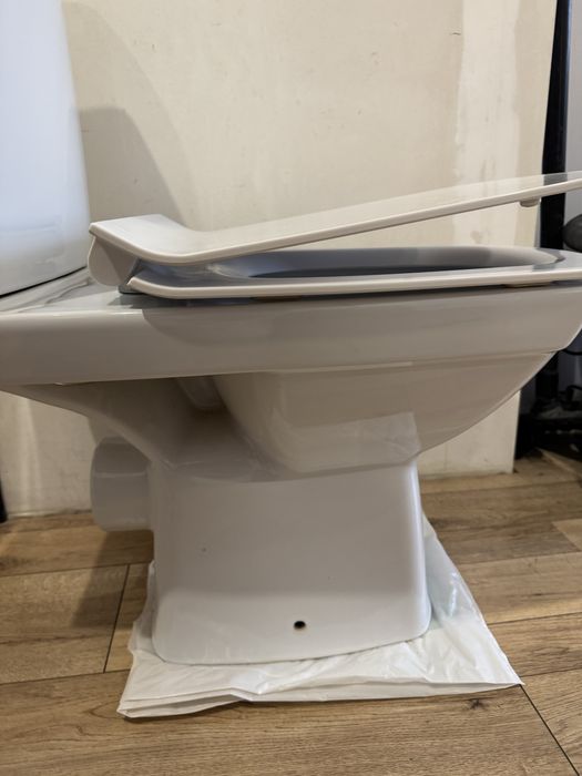 Унітаз безобідковий церзаніт Cersanit з плавним закриттям