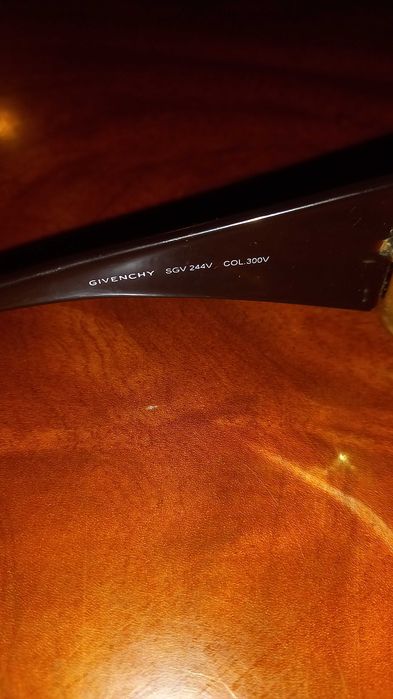 Oculos Givenchy dourados