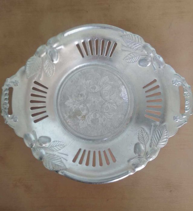 Блюдо металлическое, тарелка железная узорная СССР