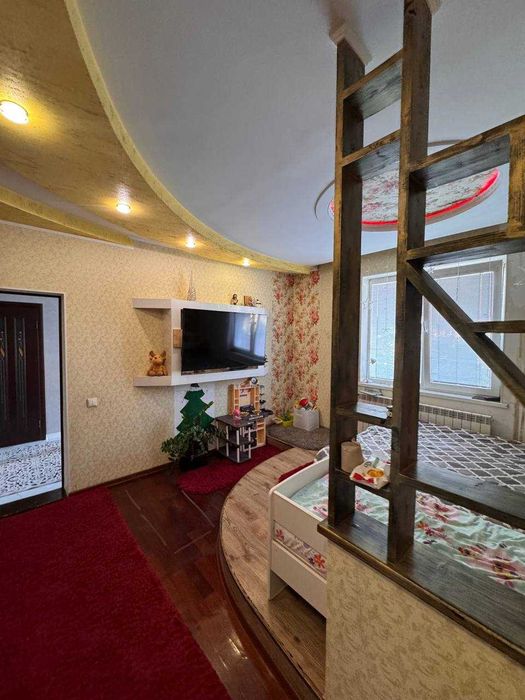 Продається великий будинок в Остриці