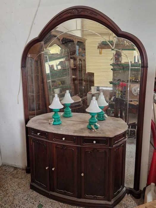 Sapateira com moldura vintage