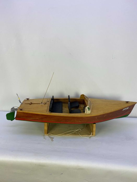 Model łodzi motorowej