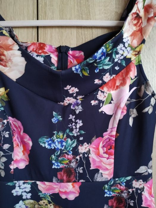Sukienka w kwiaty xl