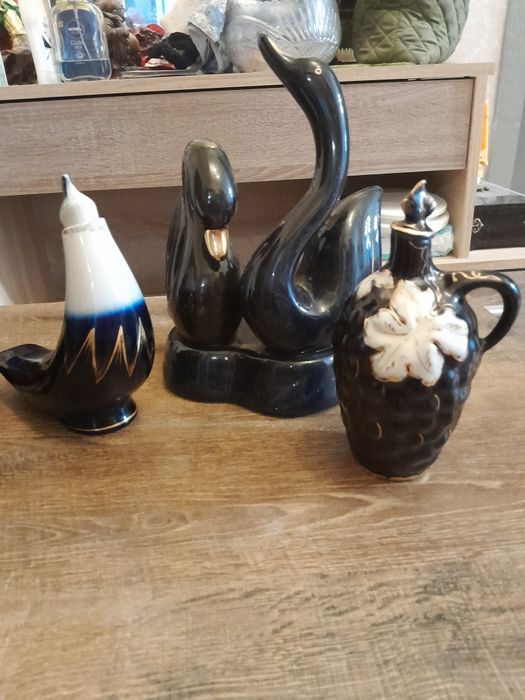 Продам фарфорові статуетки