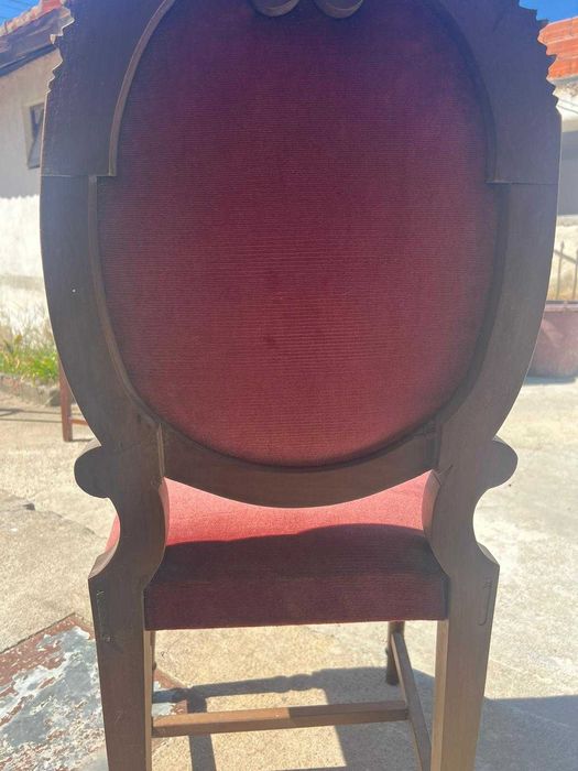 Cadeira antiga almofadada