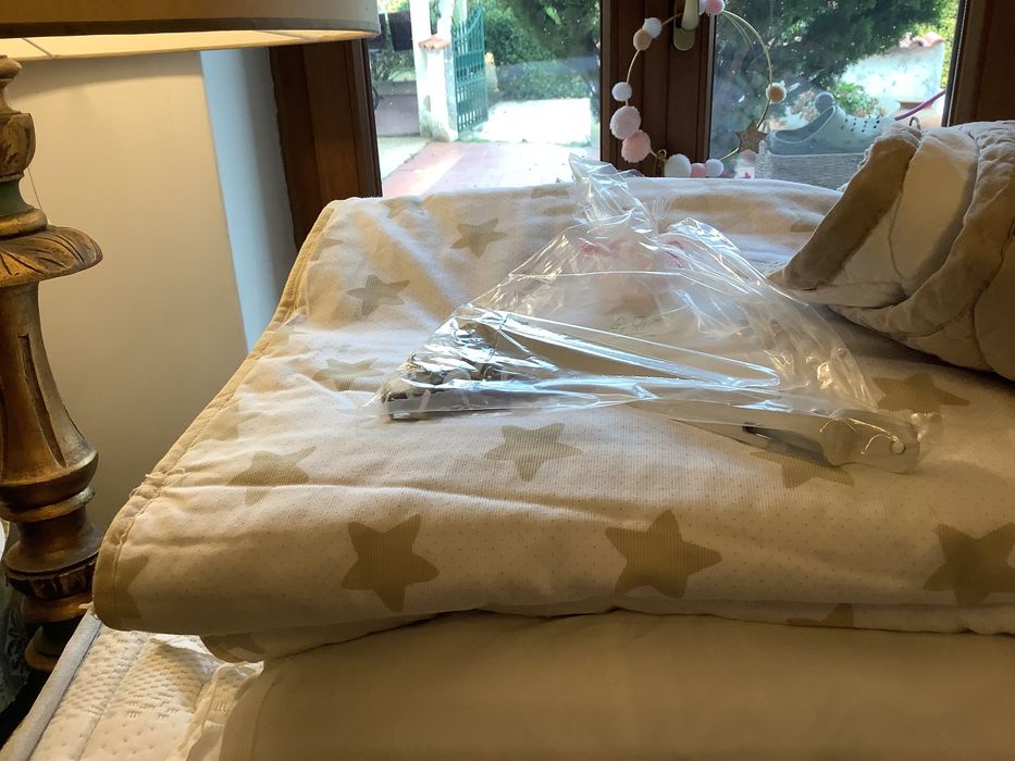 Camas de grades 1,20x60, com colchão e roupa em excelente estado