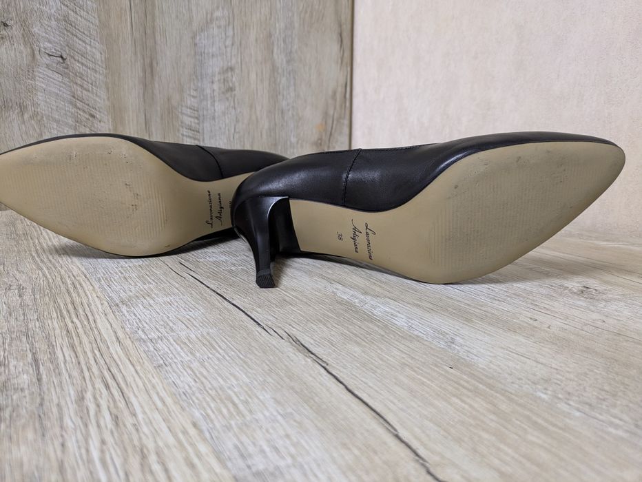 Жіночі класичні шкіряні туфлі-лодочки