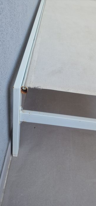 Espreguiçadeira de metal com encosto regulável