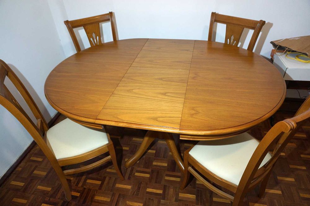 Extendable Table and 4 Chairs64285550977667121