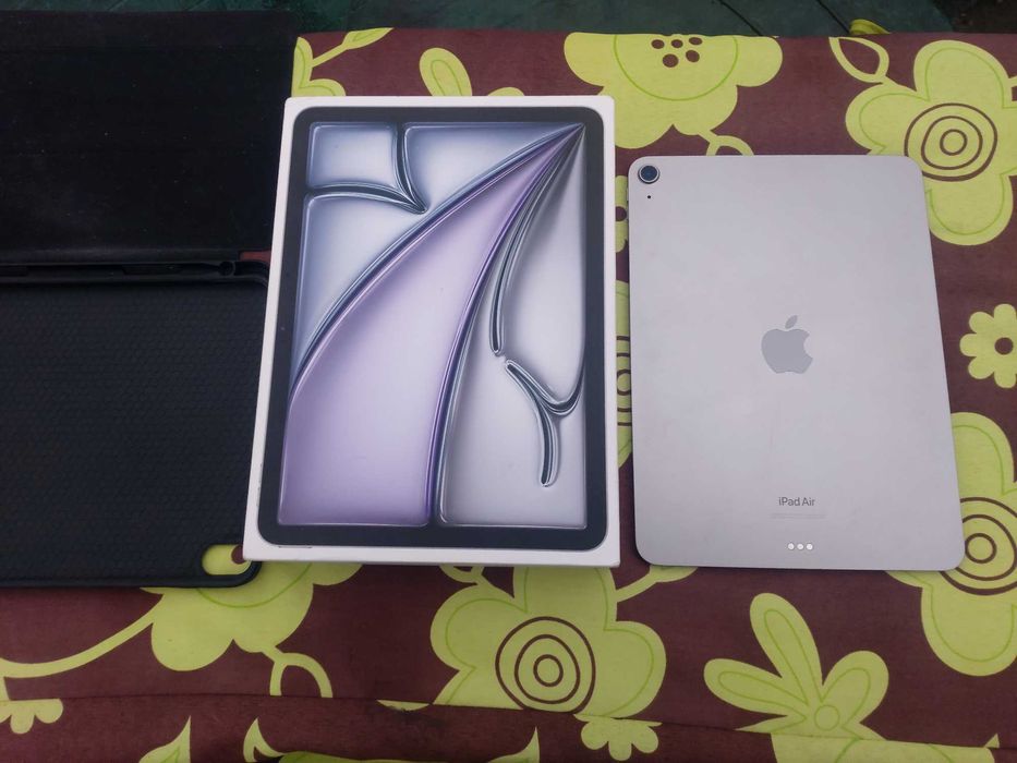 iPad Air 11 M2 128gb Сірий, 2 царапинки, майже новий, 135 перезарядів
