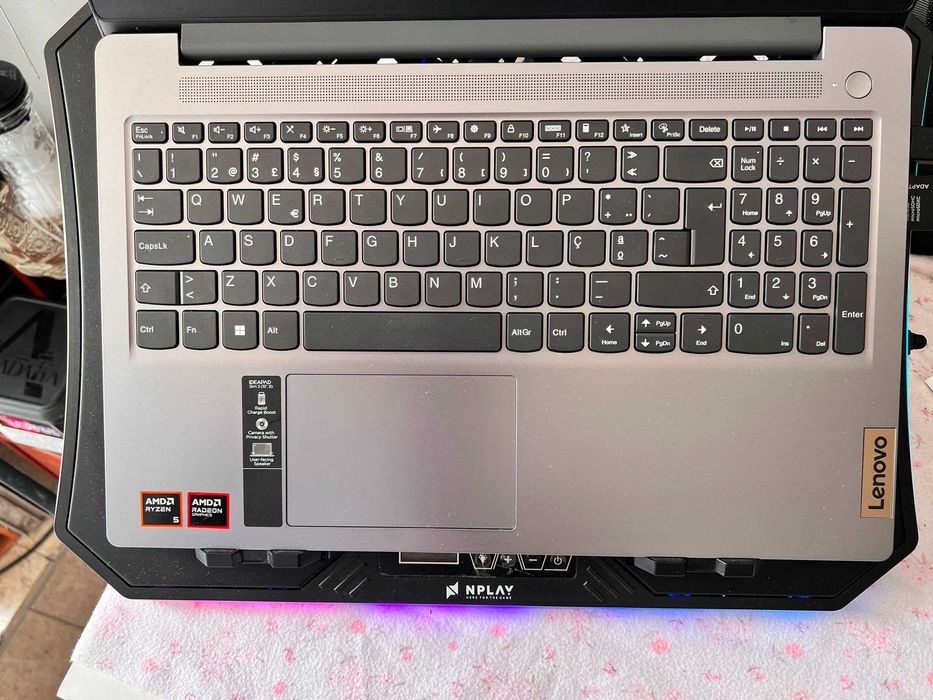 Portatiil LENOVO