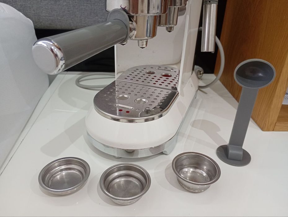 Ekspres kolbowy SMEG ECF01