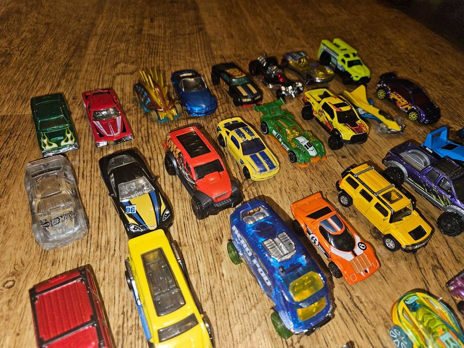Машинкі hot wheels