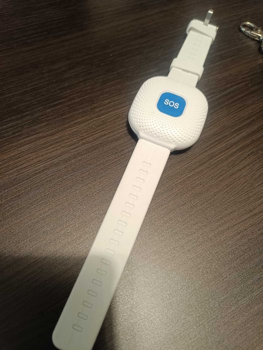 Opaska sos tutaj seniora