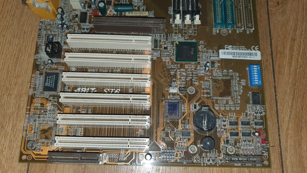 ABIT ST6 intel i815ep PGA370 Kondensatory do wymiany.