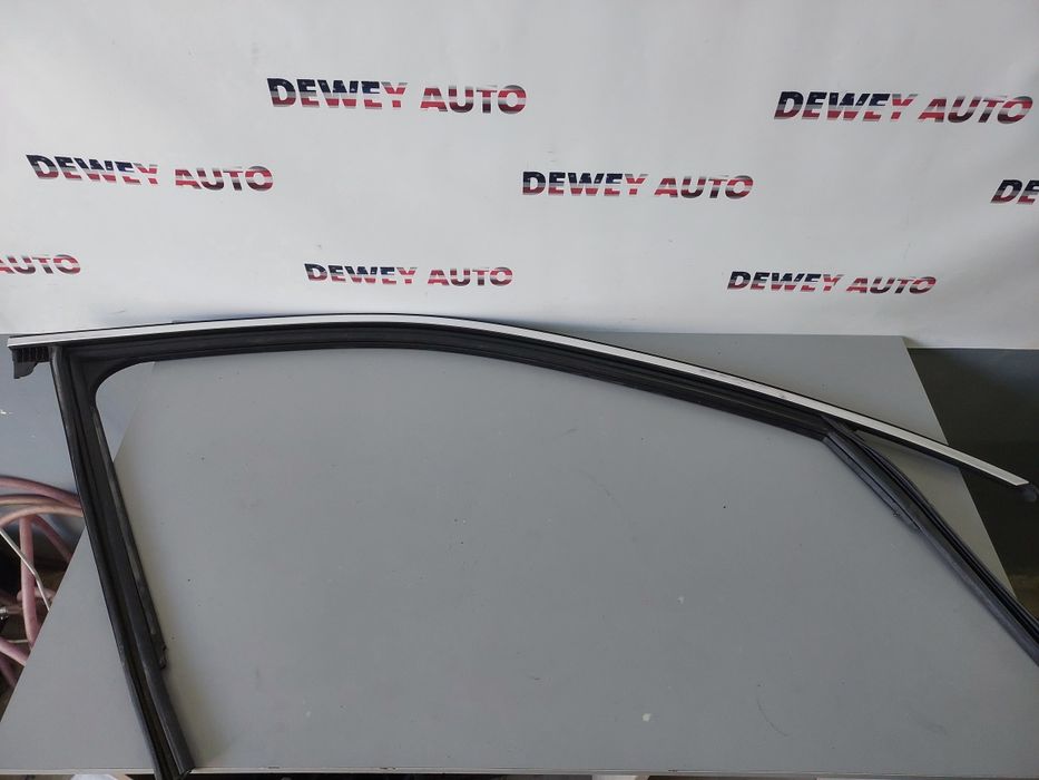 Молдинг ущільнювач Audi Q5 80A 2019 Розборка Ауді ку5 кю5 кью5 Q5 80A