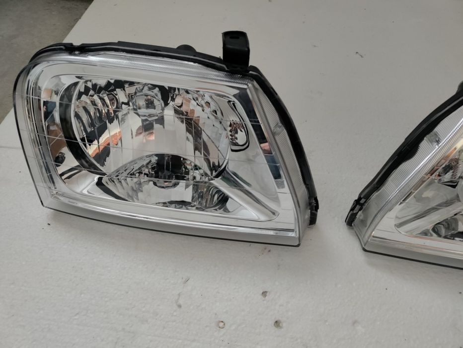 Фари передні права та ліва Mitsubishi L200 1996-2006 нові