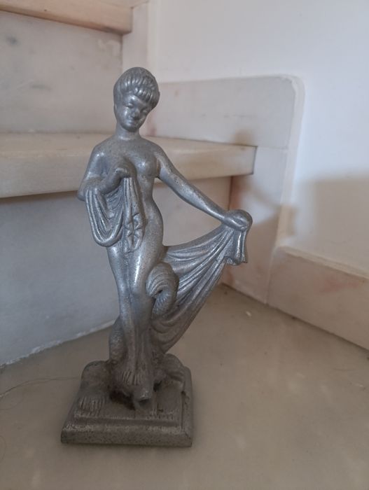 Estatuetas em alumínio