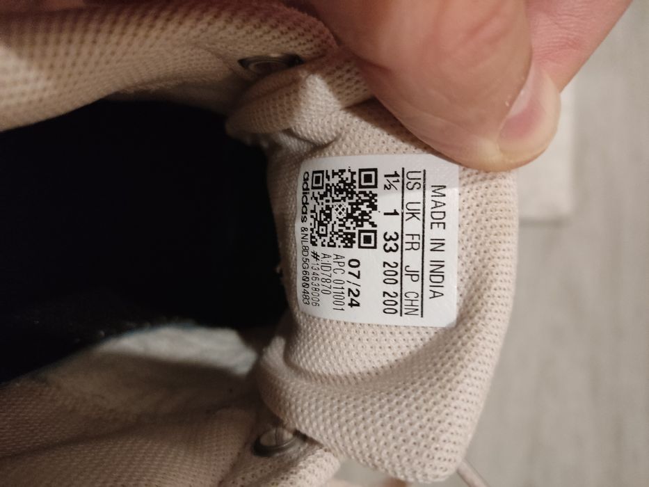 Sapatilhas criança da adidas tamanho 33