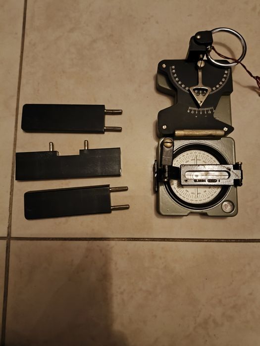 Bússola e clinómetro suíço Meridian (INCA 15.8934) – Verde azeitona –