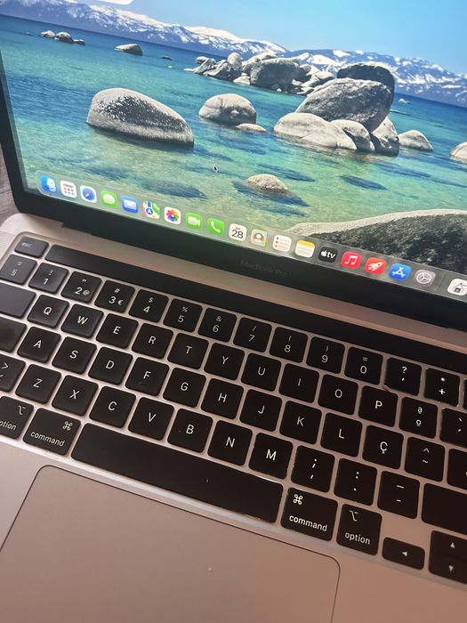 MacBook Pro 13 polegadas, Chip M1, 2020 - usado mas formatado