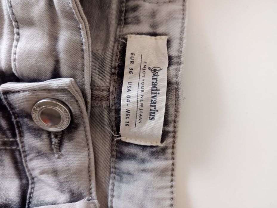 Spodnie rurki jeansy dżinsy Stradivarius