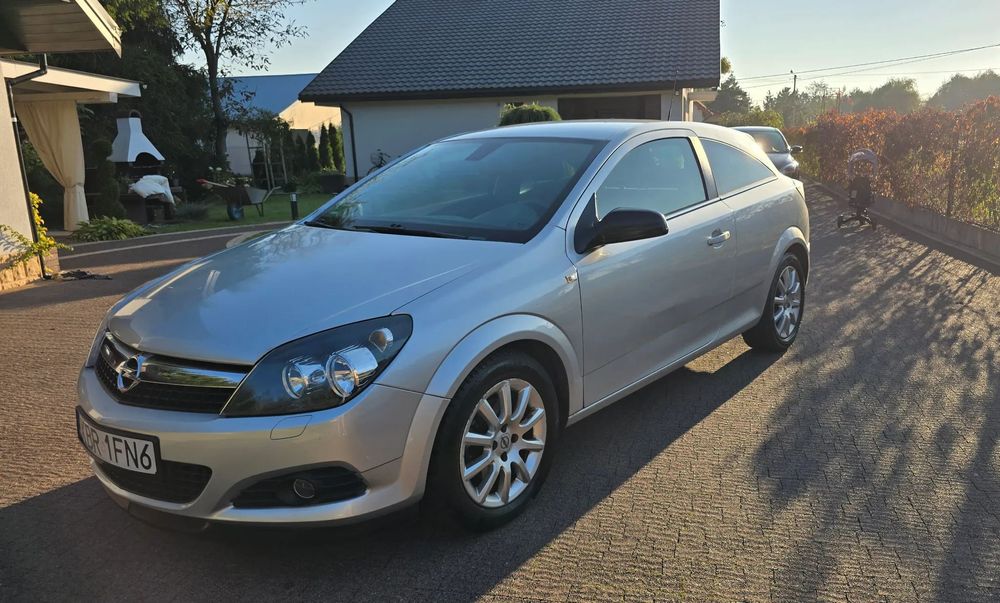 Opel Astra Astra H GTC 1.4 Benzyna * 2010 * Stan Bardzo Dobry