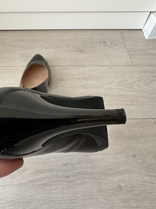 Туфлі лодочки  CAPRICE із натуральної лакованої шкіри