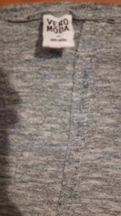 Niezapinany długi lekki sweterek z ŕękawem 3/4