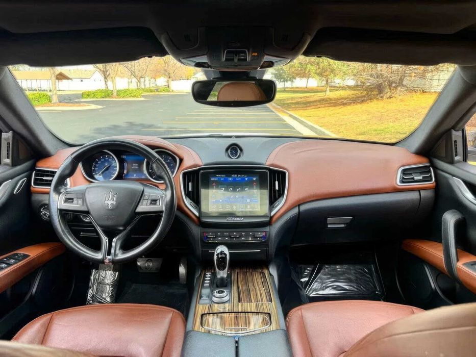 Maserati Ghibli S      2017