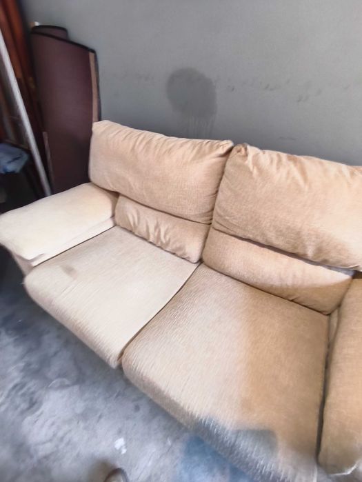 Sofá de sala bege