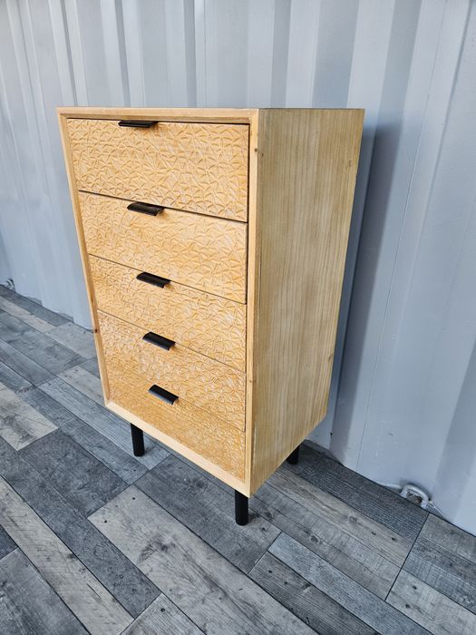 Komoda pięć szuflad ryflowane fronty