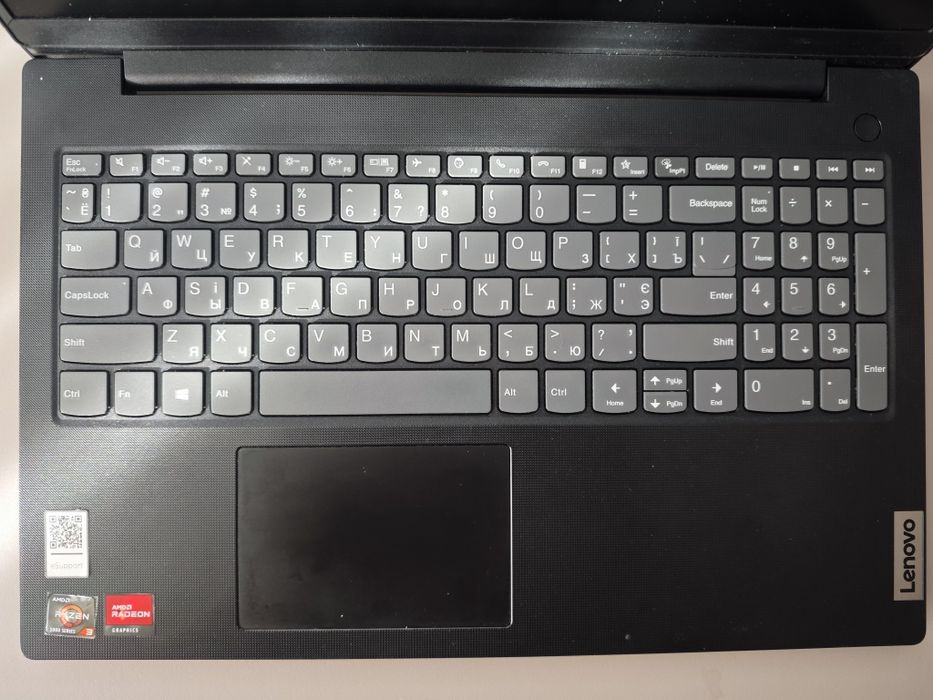 Ігровий ноутбук Lenovo V15 Ryzen 3 5300U 8/256gb
