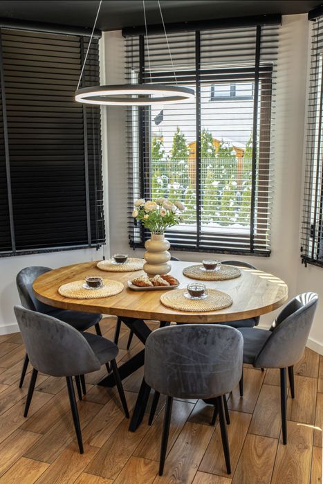 Okragły stół z litego drewna